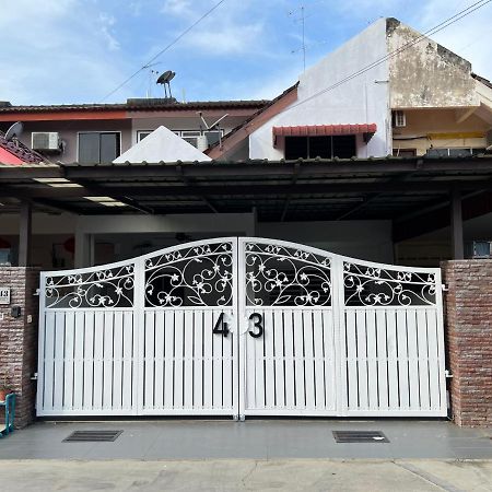 M Guest House2 Muar Exteriér fotografie