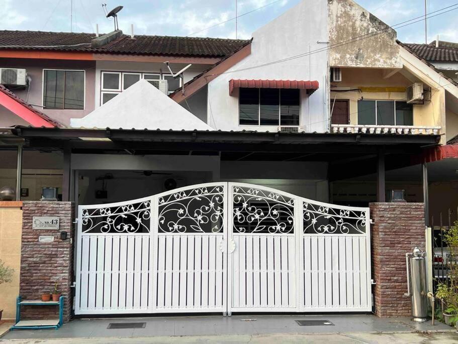 M Guest House2 Muar Exteriér fotografie
